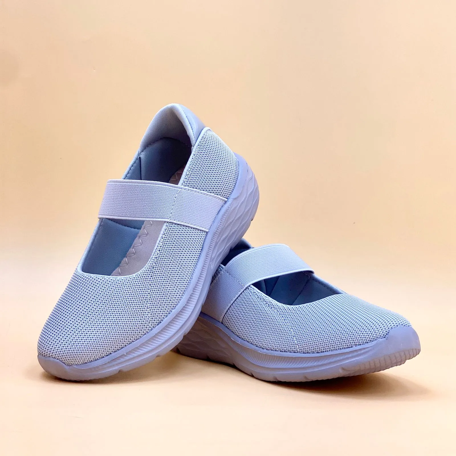 NEW ,  KIDS SHOES SIZE FROM 25 TO 36 K83